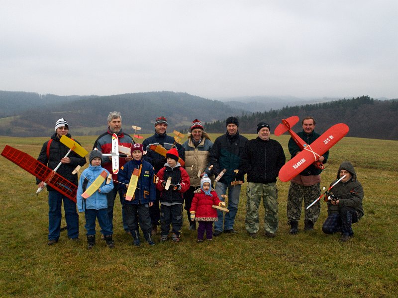 Nástup soutěžích na soutěži „O Novoročního kapra 2014“